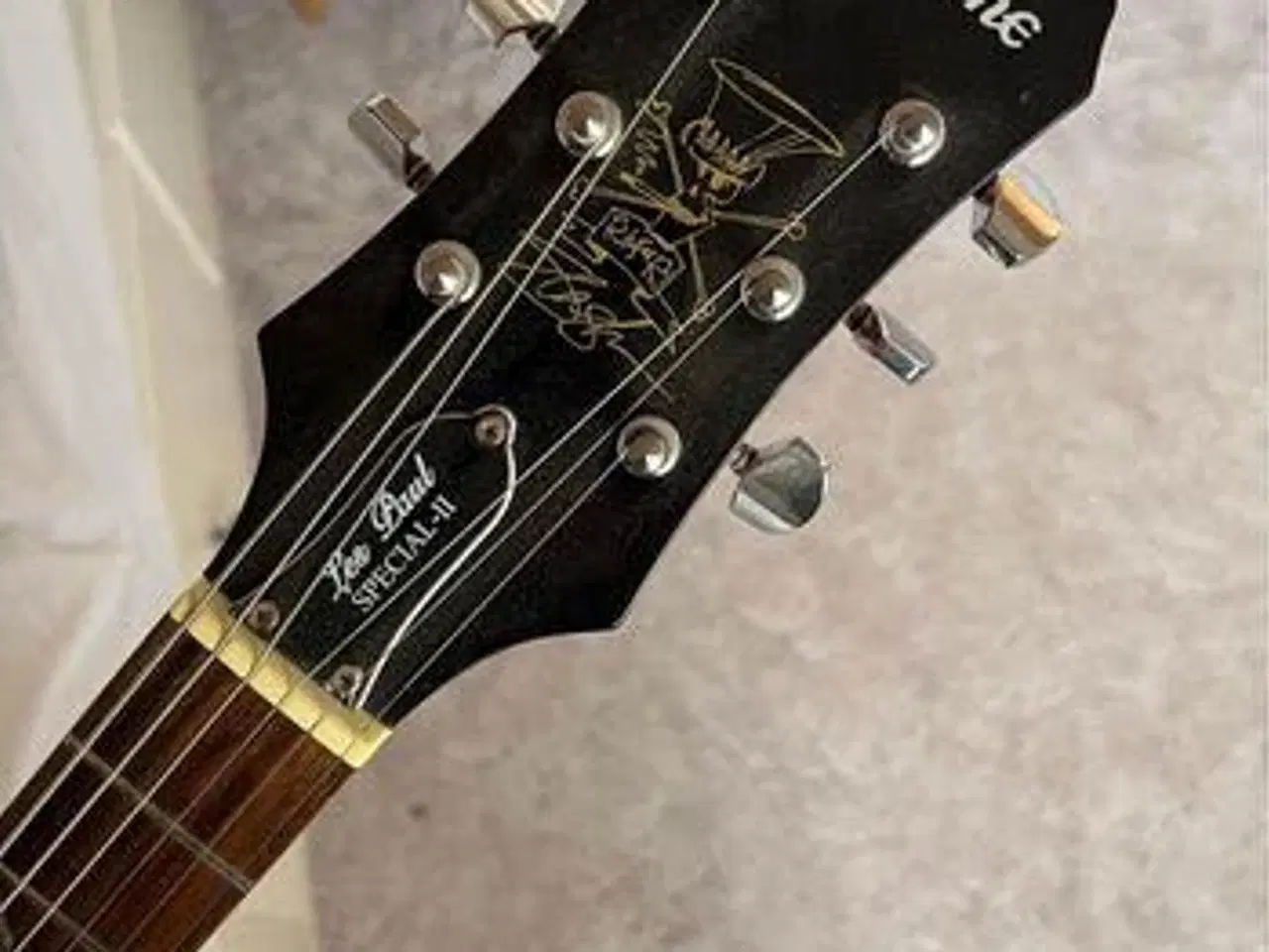 Billede 1 - Guitar med autograf af Jacob Dinesen 