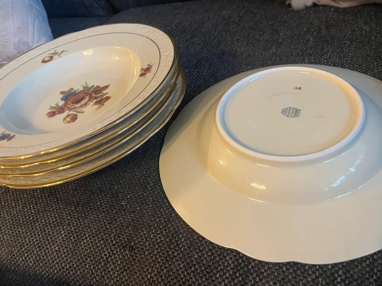 Billede 8 - 12 suppe tallerkner fra KPM