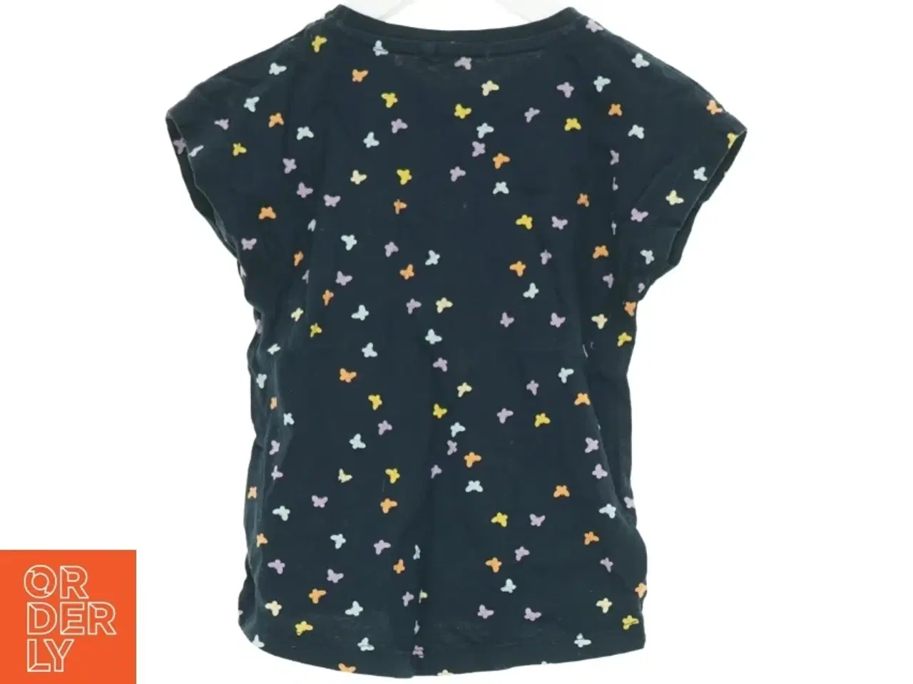 Billede 2 - T-Shirt fra Basic needs (str. 104 cm)