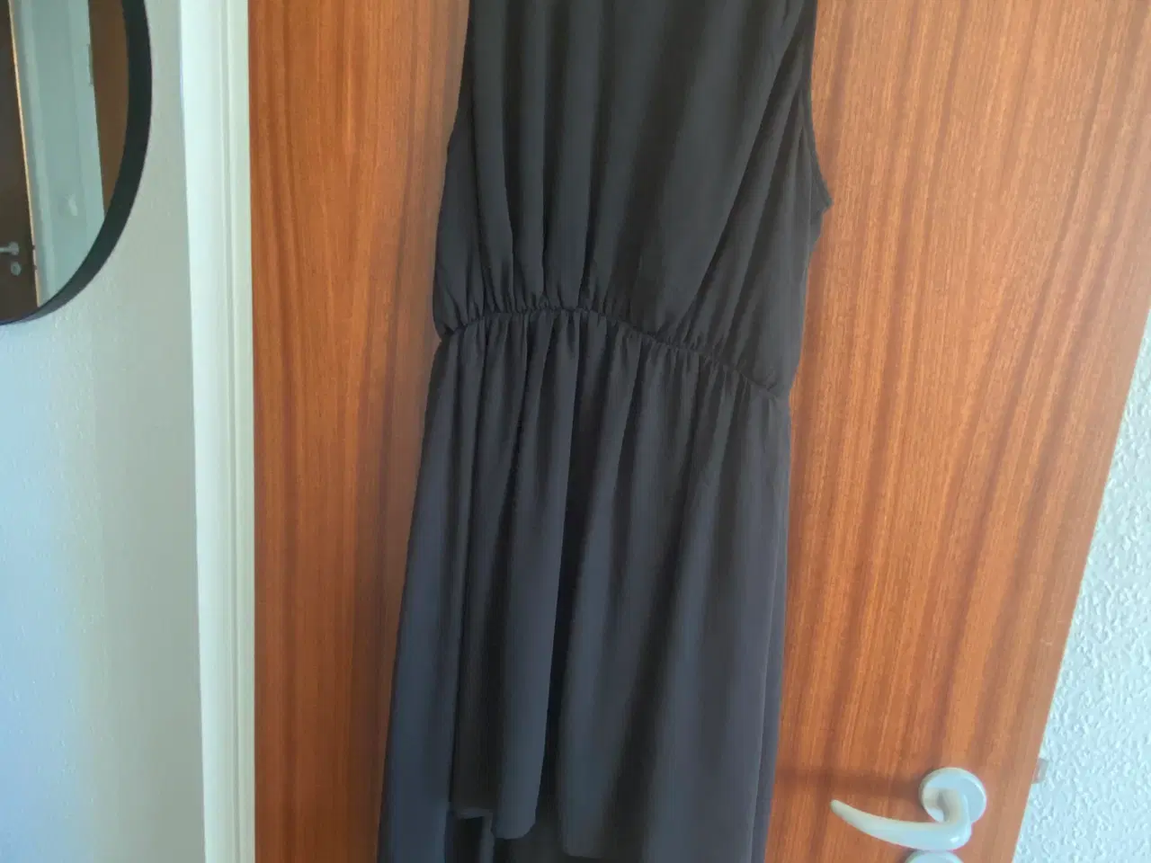 Billede 1 - Kjole fra H&M