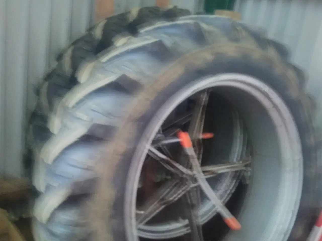 Billede 1 - tvillinghjul 5arms spids 13,6x38  3.000 kr.