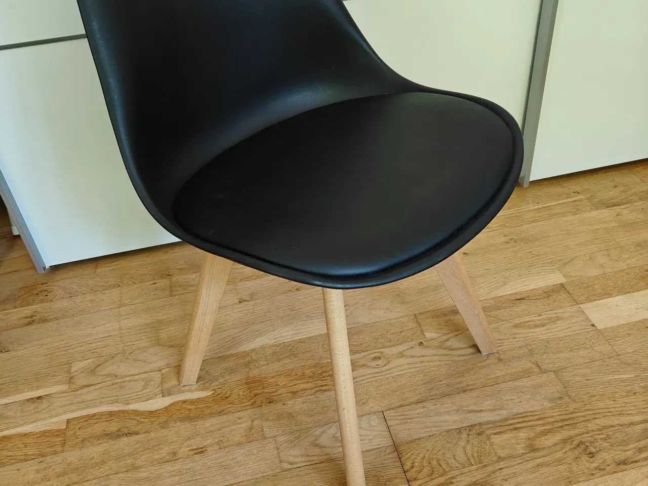 Billede 1 - Spisestol sort 8stk
