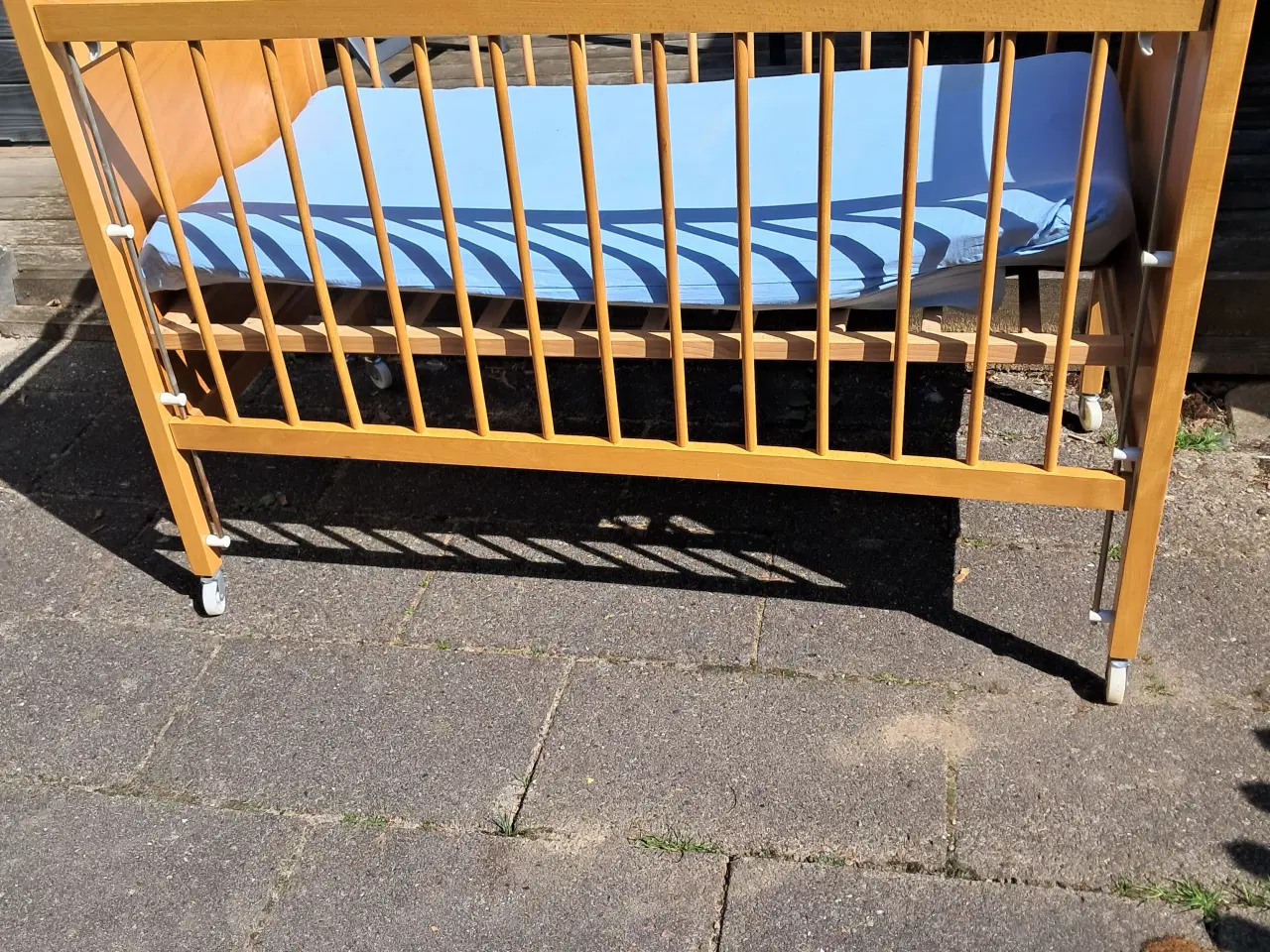 Billede 1 - Børne seng velholdt 