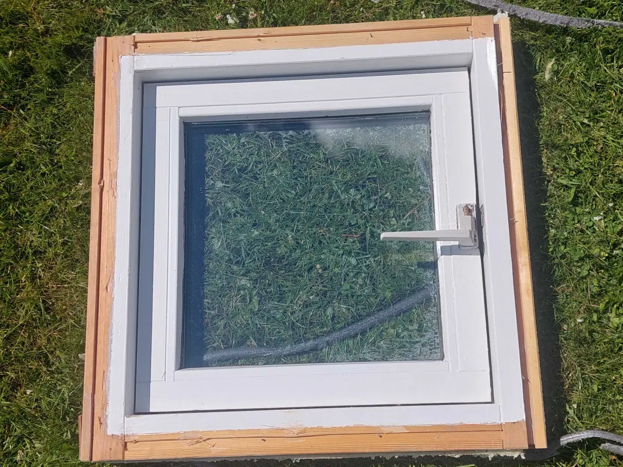 Billede 1 - 3 stk Vinduer 58.8 x 58.8 cm