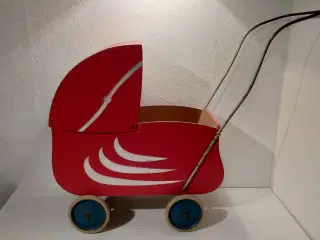 Fin gammel dukkevogn. Ca 1950