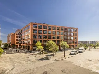 Privat kontorsuite med 12 arbejdspladser i augusthus