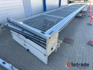 - - - Automatisk skydeport 12 meters Assa avlet systems