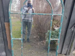 Staldvindue med spejl